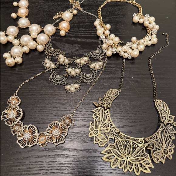 Jewelry - Elegant Gold and Silver Women's Necklace Set